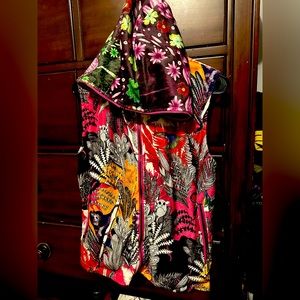 Colorful medium size shirt sleeve top with zipper